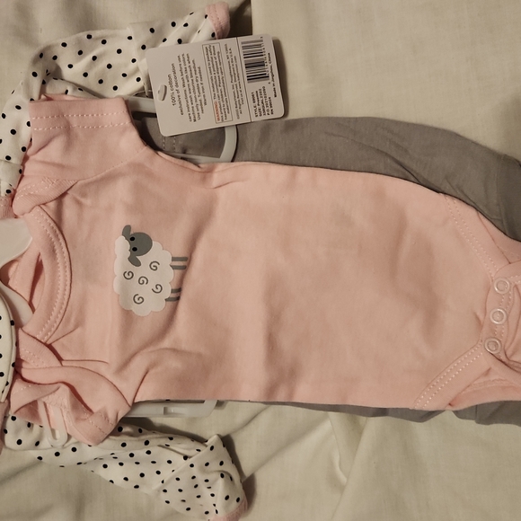 2 preemie layette sets & sleeper - Picture 10 of 16